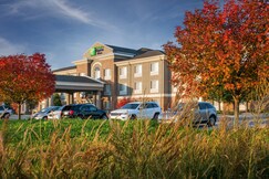 Holiday Inn Express & Suites BELLEVUE (OMAHA AREA)