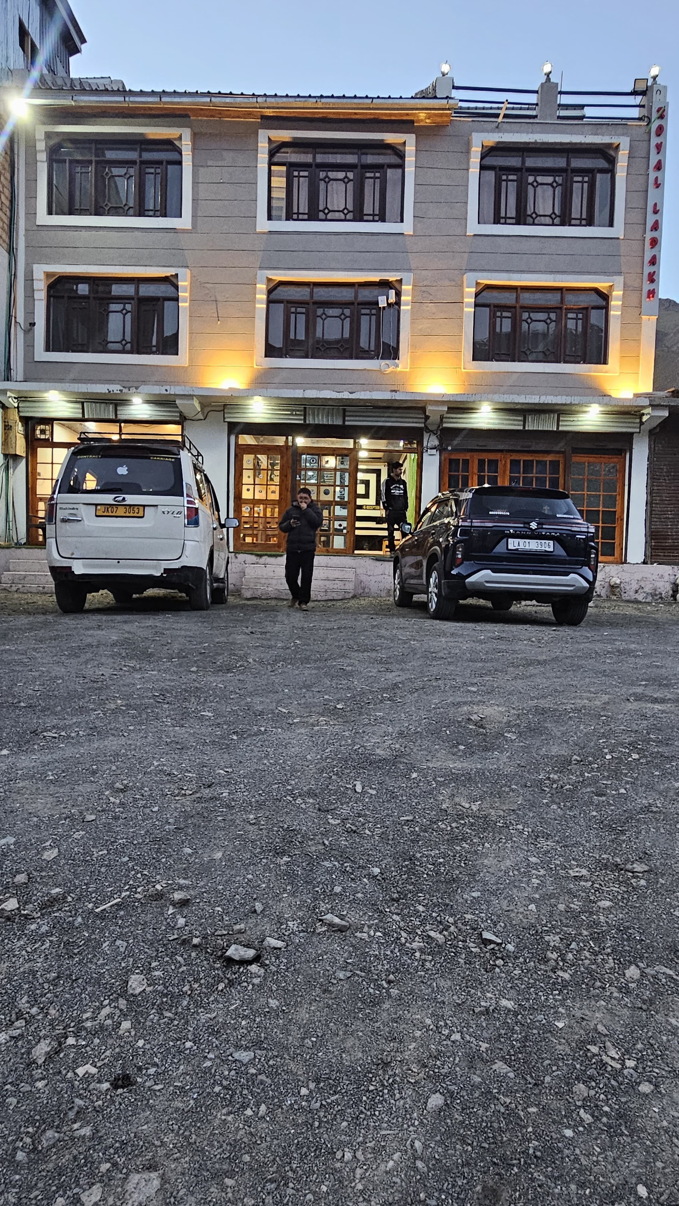 D Royal Ladakh Hotel and Restaurant - Tap to explore photos