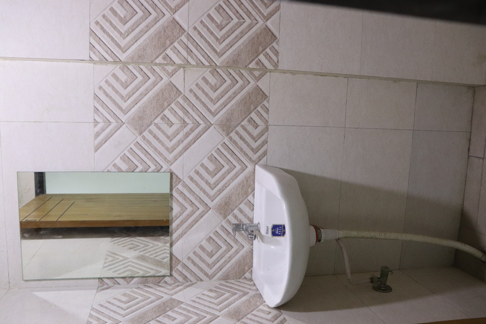 Hotel Krishna Kunj Inn - Tap to explore photos