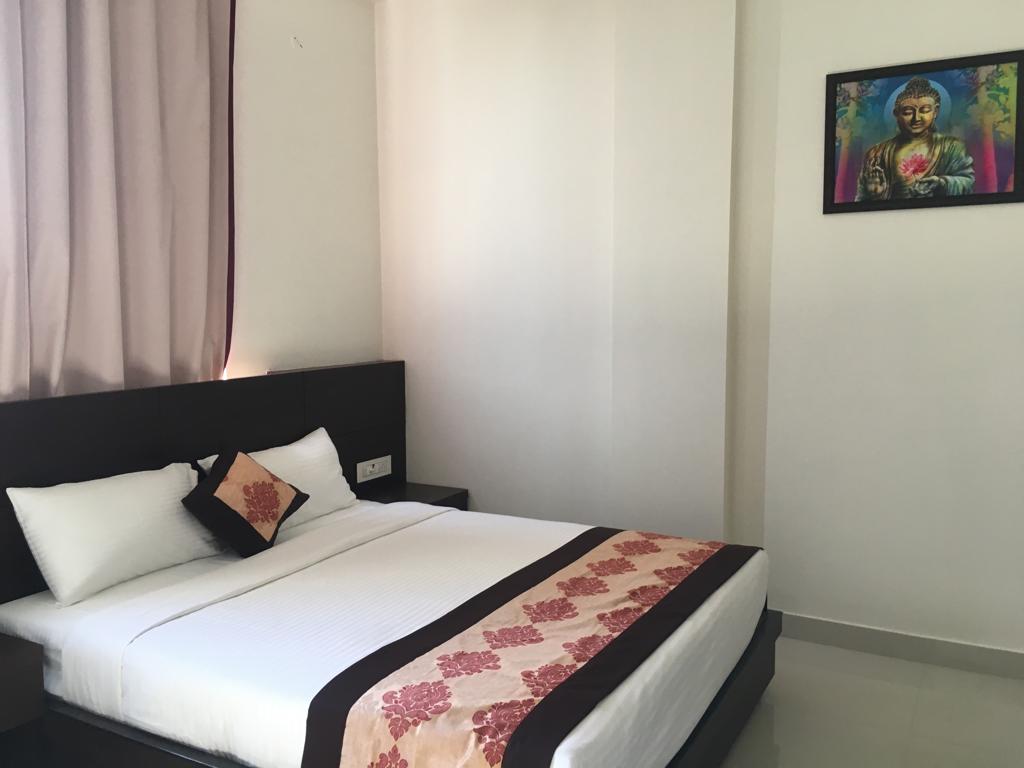 Hotel Kashvi - Tap to explore photos