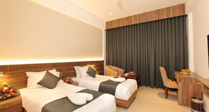 MARIA PARK Room Type - Deluxe Twin Bedroom