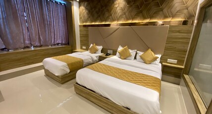 Hotel BKC Crown - Near Trade Centre, Visa Consulate Room Type - Deluxe Triple Room