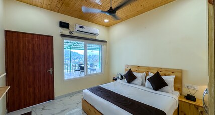 The Leisure Cave On the Ganges Room Type - Deluxe Room with Ganga View Balcony
