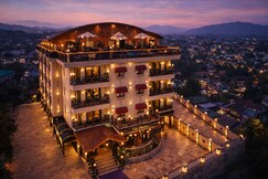 Hotel Downtown (Near Dal Lake)