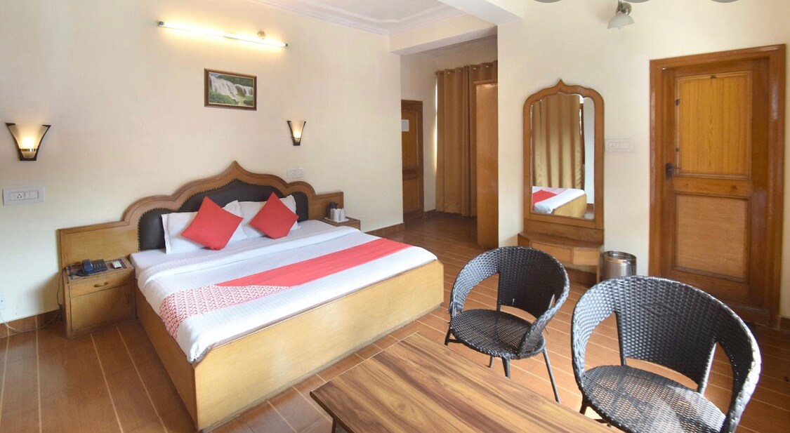 Hotel Hari Palace - Tap to explore photos