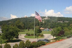 Holiday Inn Express & Suites PEEKSKILL-LOWER HUDSON VALLEY