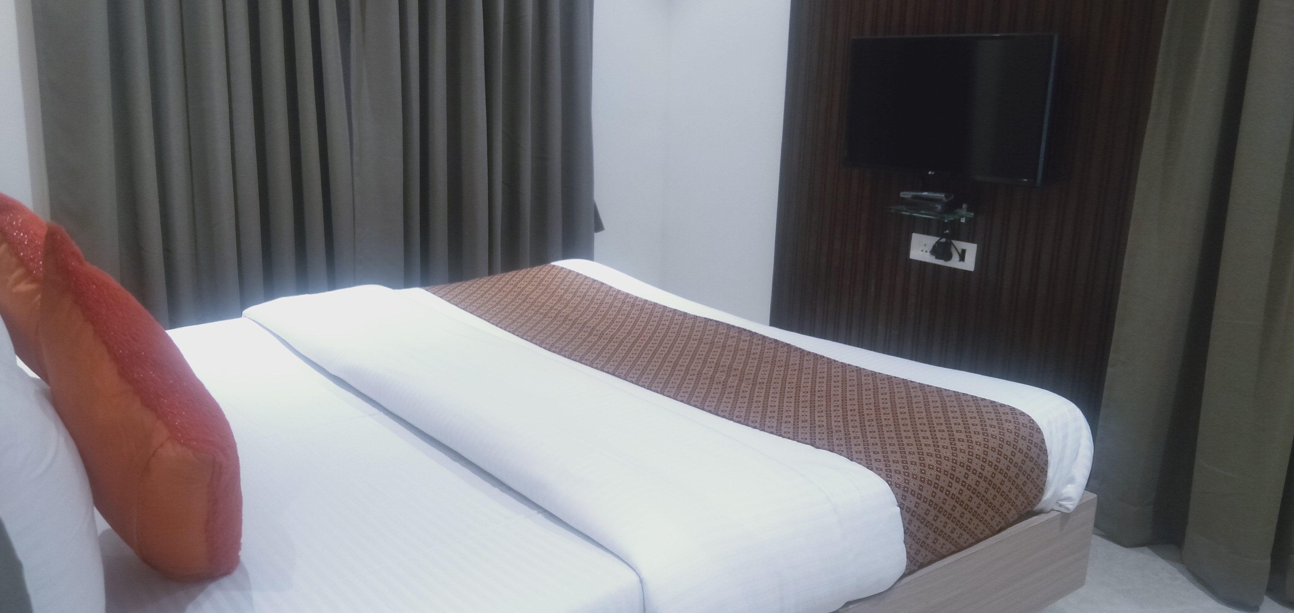 Hotel Rajshree - Tap to explore photos
