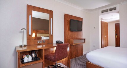 DoubleTree by Hilton Bristol North Room Type - KING GUEST ROOM