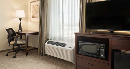 Hampton Inn & Suites by Hilton Corpus Christi Room Type - 1KNG MOB HEAR ACC W TUB NS
