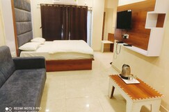 HOTEL PANCHVATIKA & GARDEN RESTAURANT
