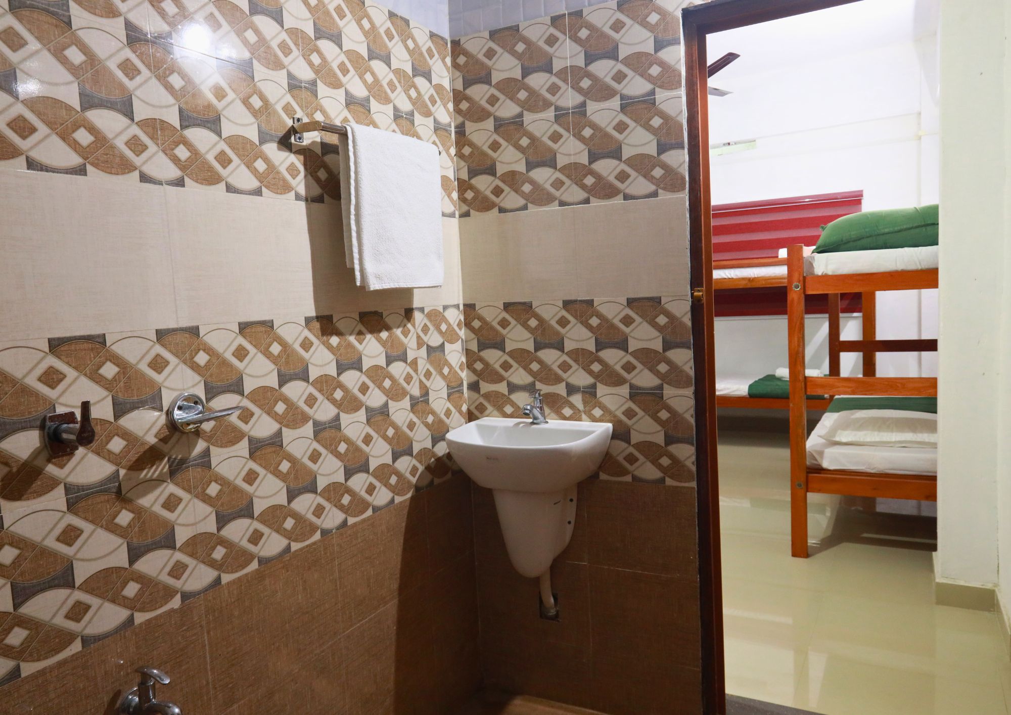 Hills and Views Backpacker Hostel Thekkady - Tap to explore photos