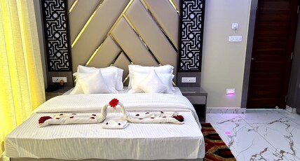 Dolphin Beachstay Resorts Room Type - Executive double Bed