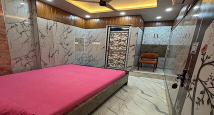 SAROJ HOTEL & RESTAURANT Room Type - Luxurious King bed Room