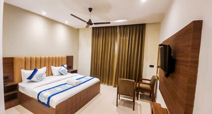 THE MAJESTIC GRAND Room Type - King Bed Room with City View