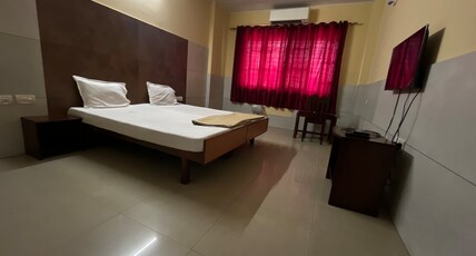 Hotel Royal Park Room Type - DOUBLE ROOM AC