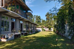 Arshia's Whispering Oaks