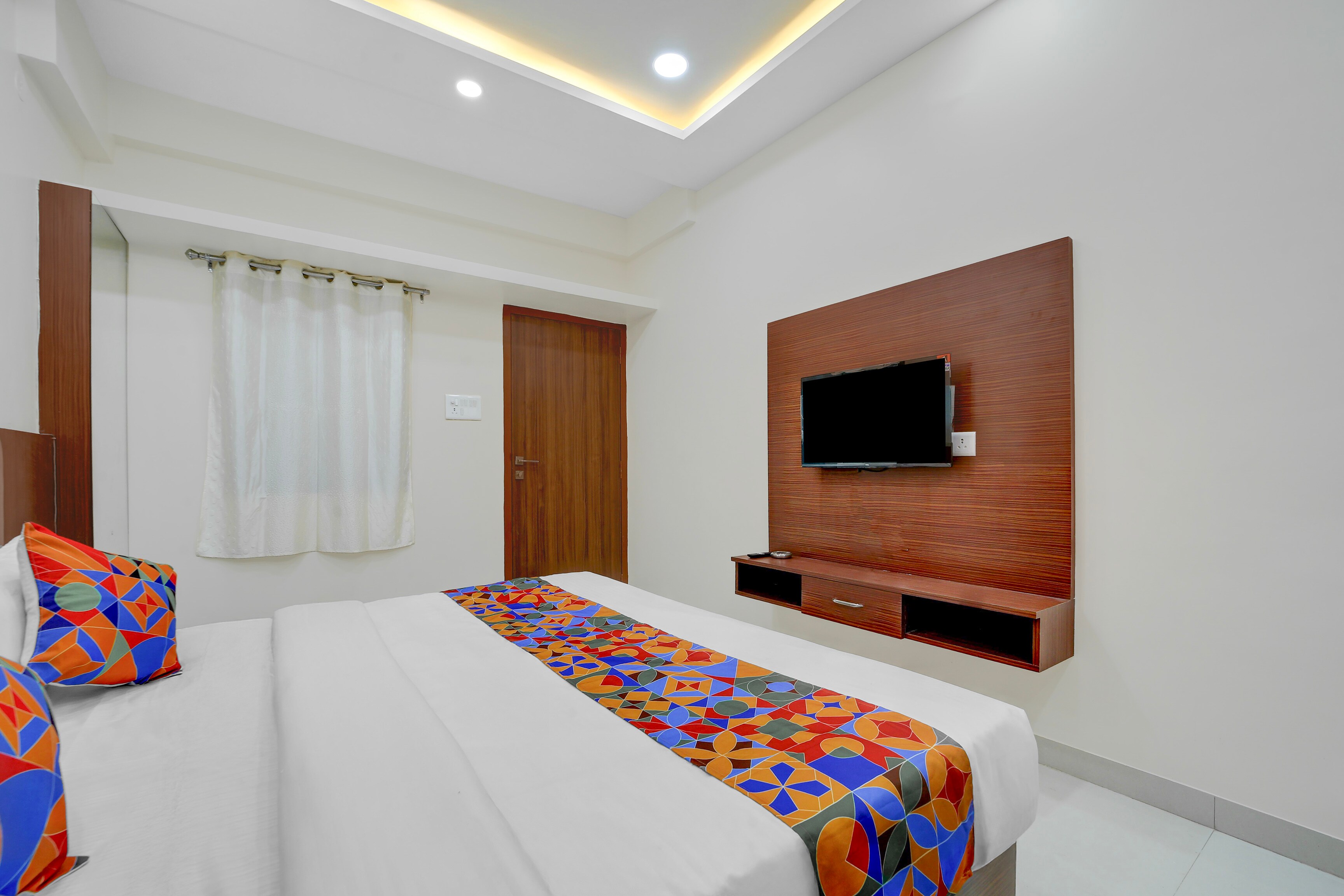 FabHotel Shri Vinayak - Tap to explore photos