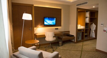 Holiday Inn GAZIANTEP - SEHITKAMIL Room Type - Standard Room, 1 King Bed, Accessible, Smoking