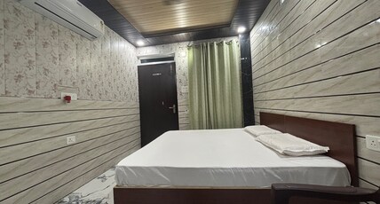 Hotel Samriddhi palace Room Type - Deluxe Double bed room with AC