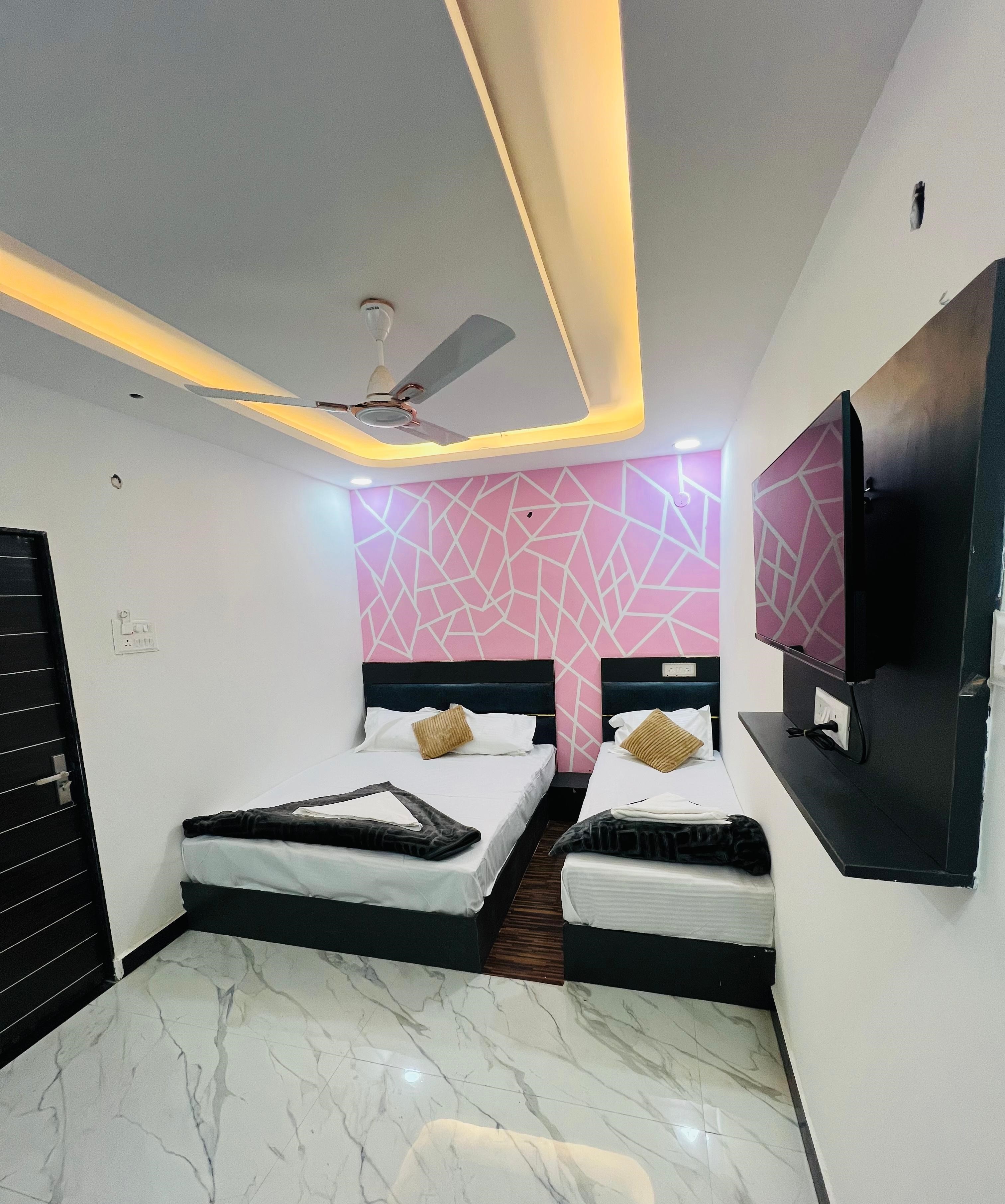 Hotel Shree Gangotri - Tap to explore photos