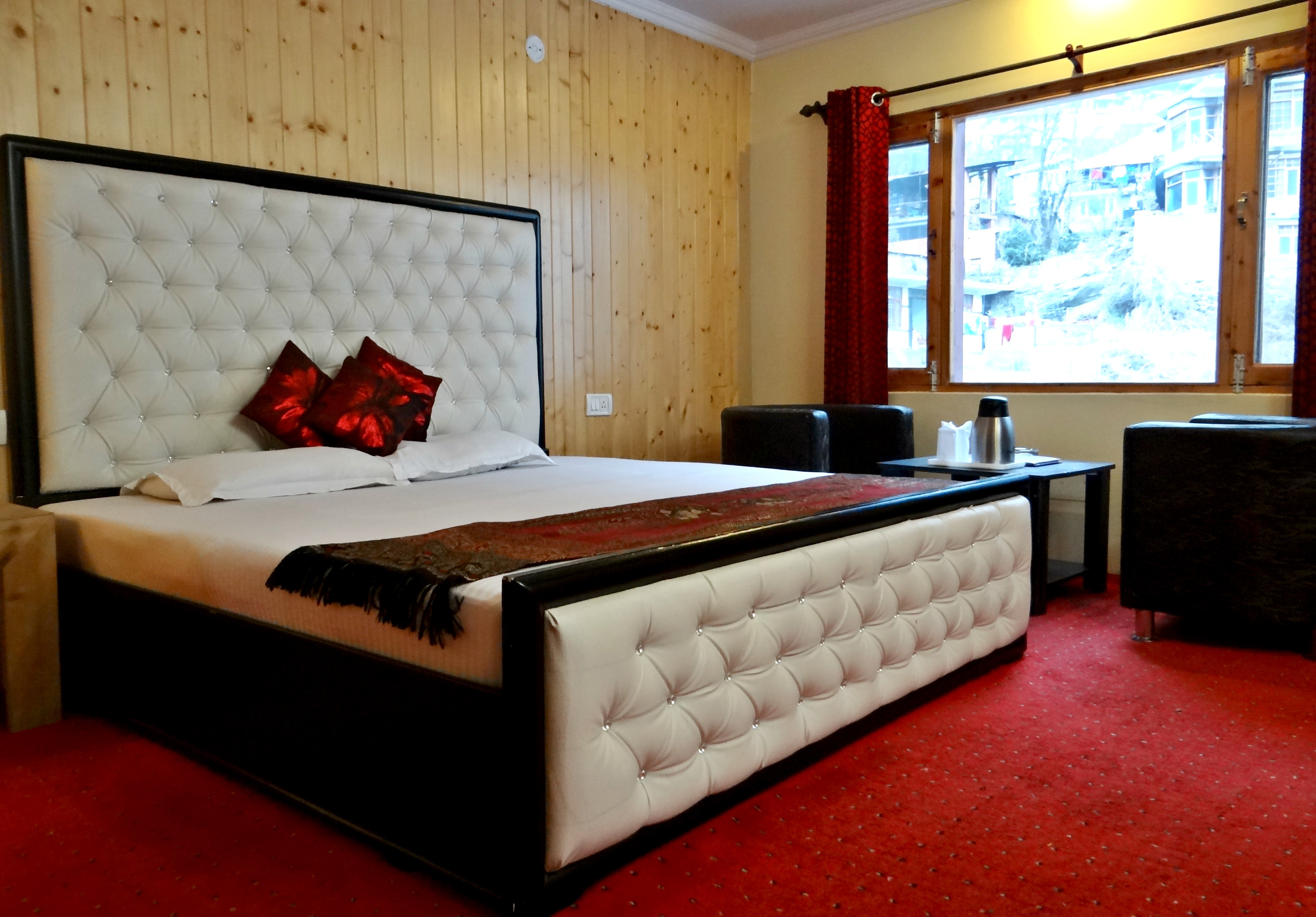 Hotel Vintage, Manali | Near Mall Road - Tap to explore photos