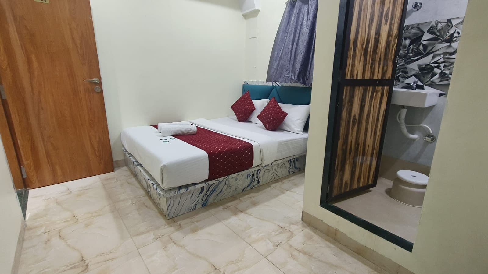 Hotel Glow Star - Tap to explore photos