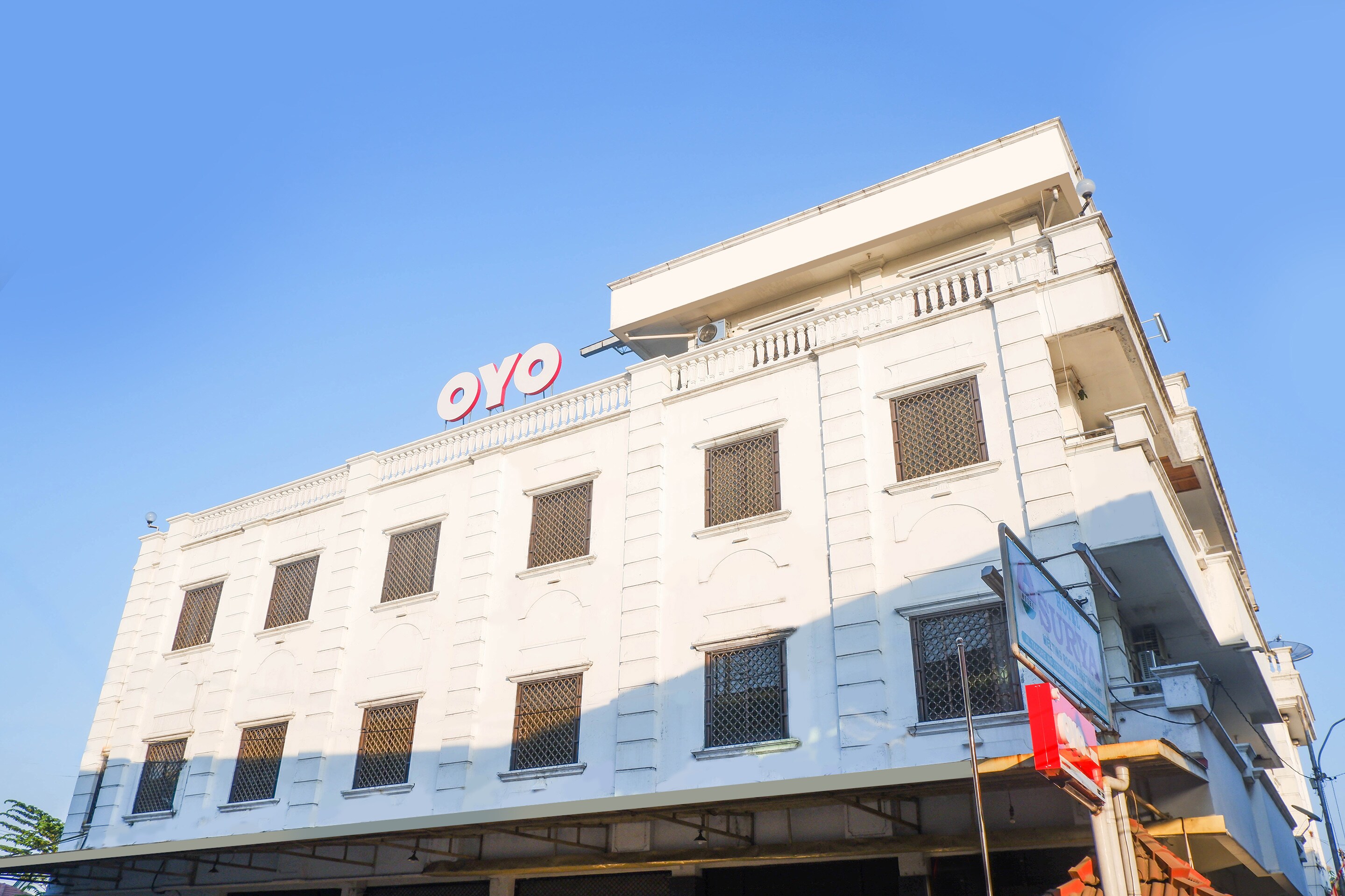 OYO 1136 Hotel Surya Solo - Tap to explore photos