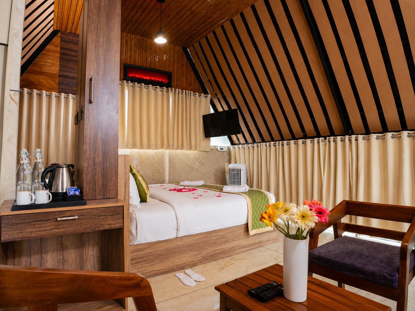 Ice Hills Resort By Hawk Hospitality - Tap to explore photos