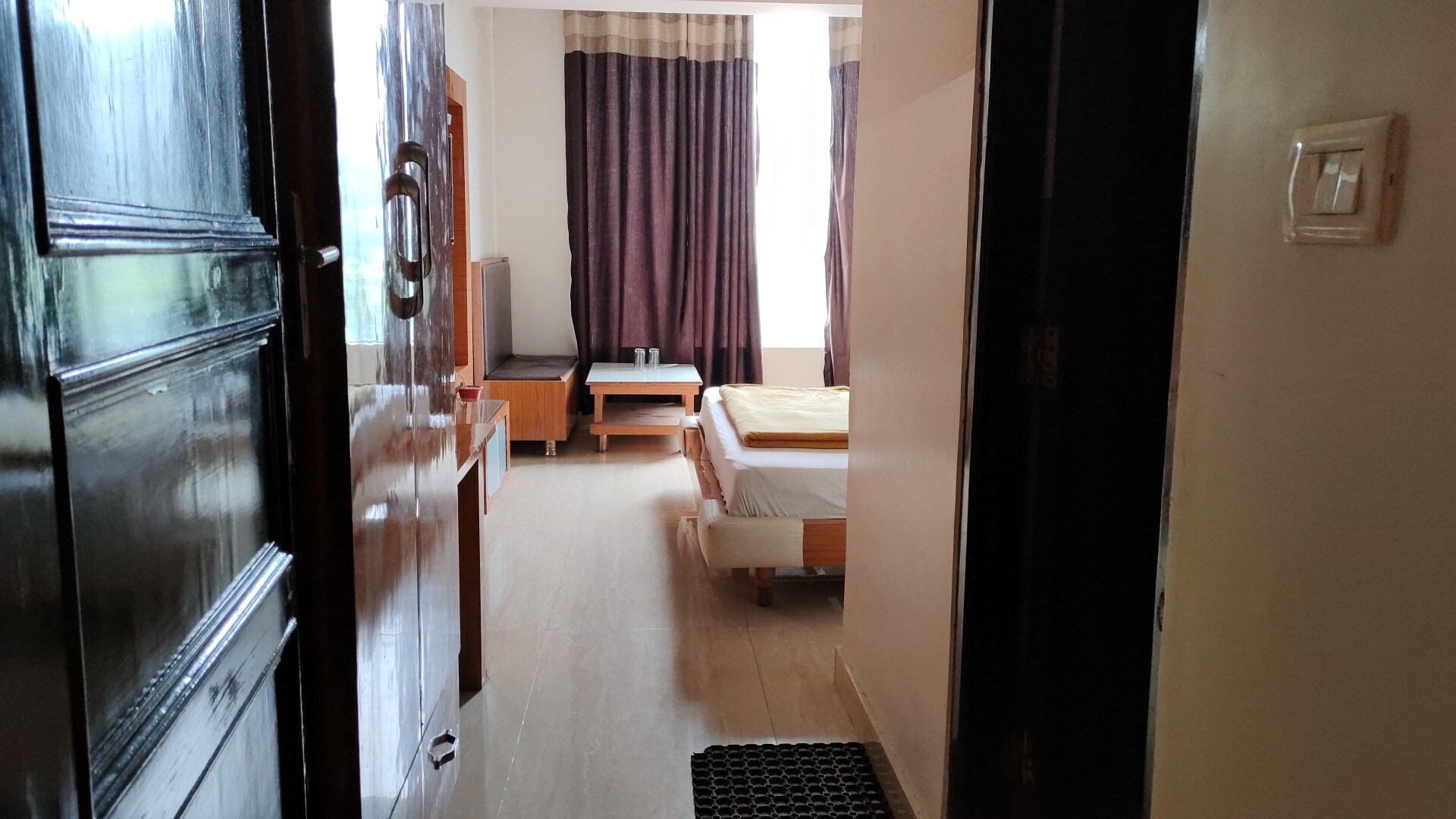 Hotel Hill Paradise  - Tap to explore photos