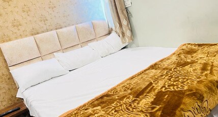Desi thath hotel Room Type - Couple room