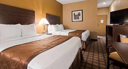 Best Western Plaza Hotel Saugatuck Room Type - 2 Queen Beds, Non-Smoking, Refrigerator, Wi-Fi, Continental Breakfast Best Western Plaza Hotel Saugatuck Room Type - 2 Queen Beds, Non-Smoking, Refrigerator, Wi-Fi, Continental Breakfast