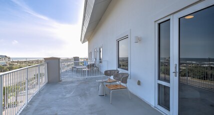 Hotel Indigo Orange Beach - Gulf Shores, an Ihg Hotel Room Type - 1 King 1 Bedroom Top Floor Suite with Balcony