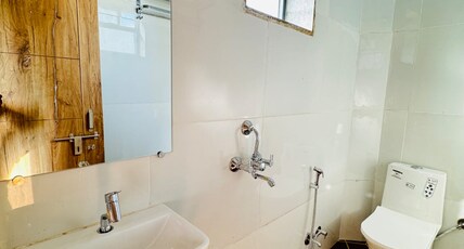 Aarambh Palace hotel and Spa Room Type - Delux Room With King Bed