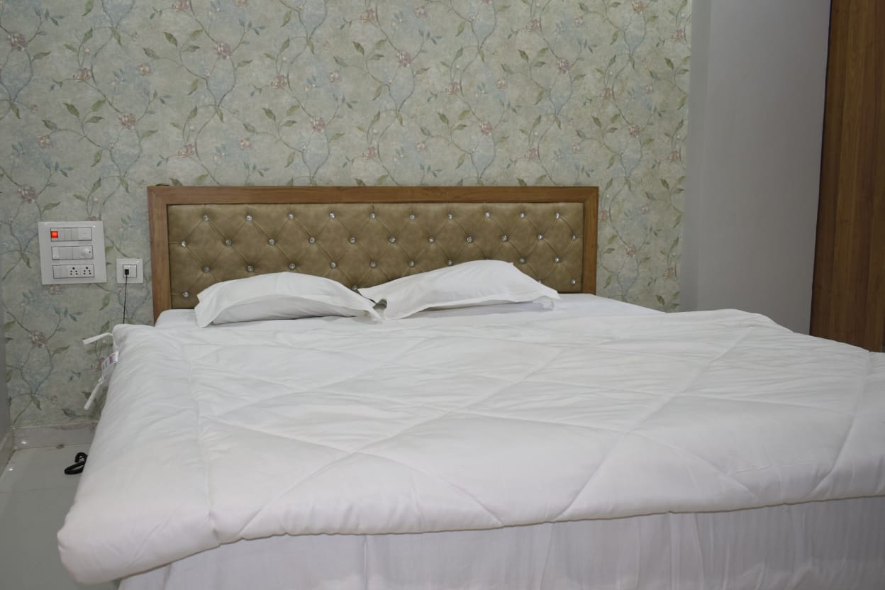 Hotel Ambassador - Tap to explore photos