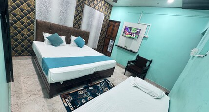 Virat paying guest house Room Type - Family Deluxe Room – Room No. 104 (King Bed + Single Bed | AC | Smart TV | Geyser) Virat paying guest house Room Type - Family Deluxe Room – Room No. 104 (King Bed + Single Bed | AC | Smart TV | Geyser)