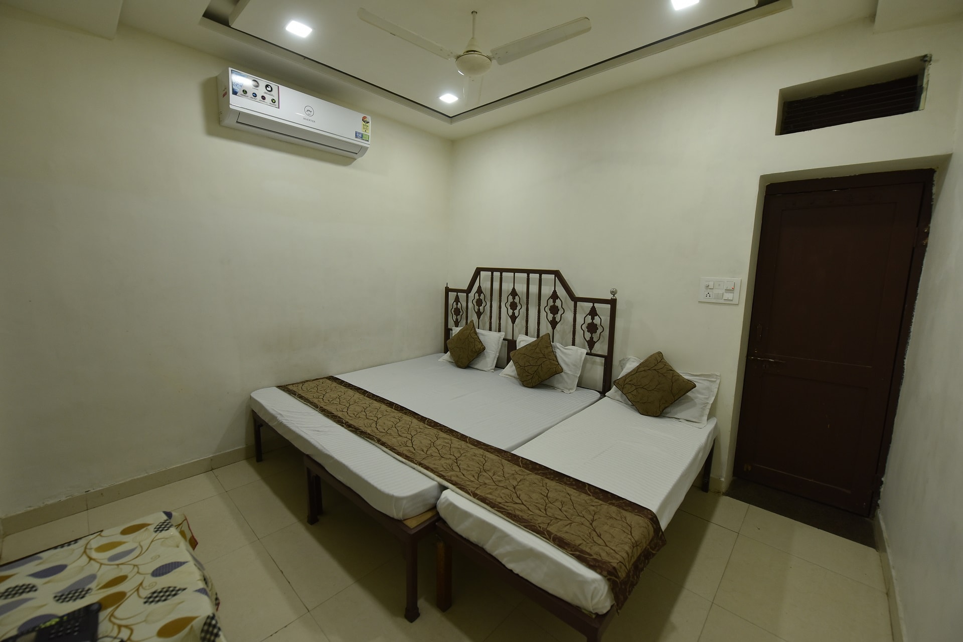 Baba Guest House - Tap to explore photos