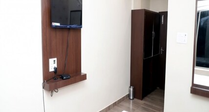 Hotel Parinita Shri Room Type - Deluxe Room AC