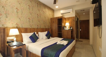 MOONLIGHT HOTEL Room Type - Deluxe Double Room