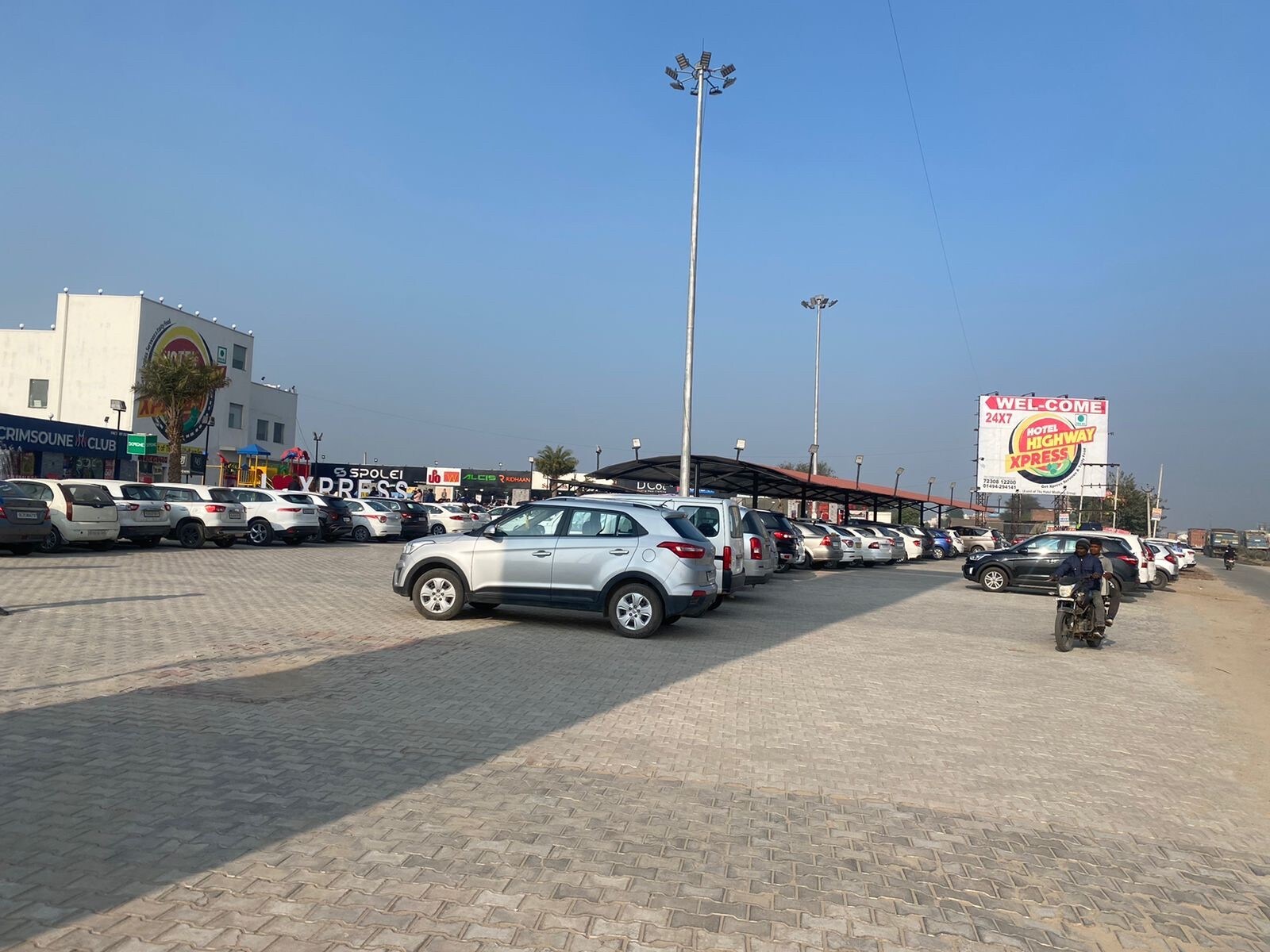 Hotel Highway Xpress II - Tap to explore photos