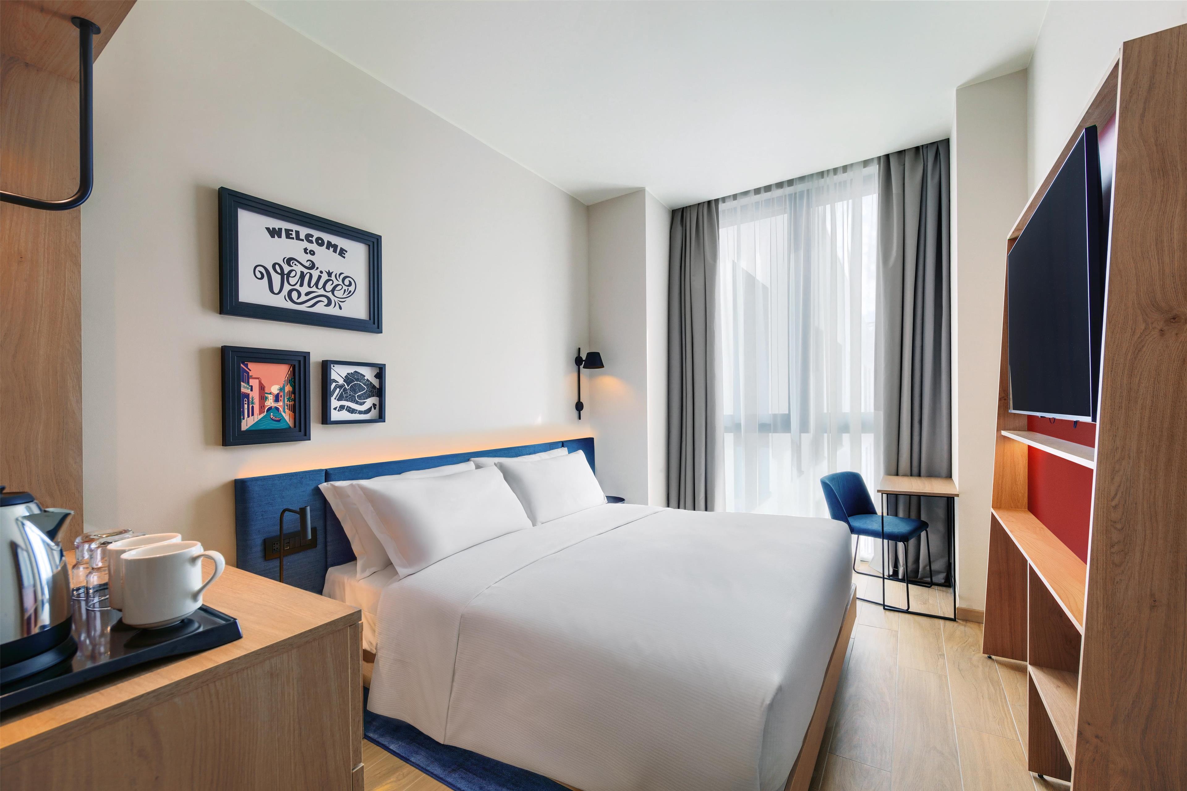 Hampton by Hilton Venice Isola Nuova - Tap to explore photos