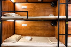 Hans Dormitory 5 mins walking to US Consulate General