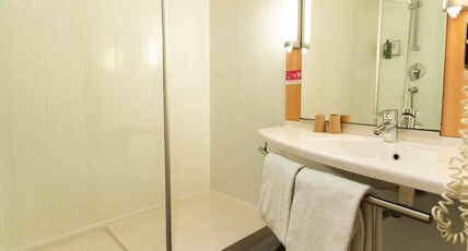 ibis Barcelona Mollet Room Type - Double Room with 1 double bed