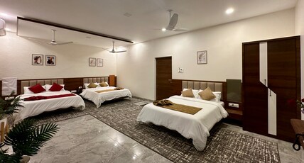 Aqualina Room Type - Cozy Three-Bed Dorm with Balcony