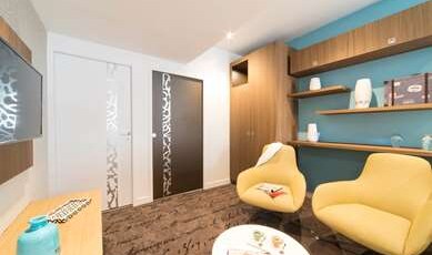 IBIS STYLES LA ROCHELLE CENTRE Room Type - Standard Room with one double bed and one single bed