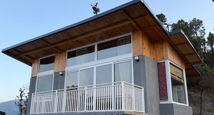 Back Garden | Bay Window | Chestnut Suite - Northdeck Padampuri Room Type - Chestnut Northdeck Padampuri | Prime Valley view