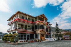 Sapphire Inn Near Kainchi Dham