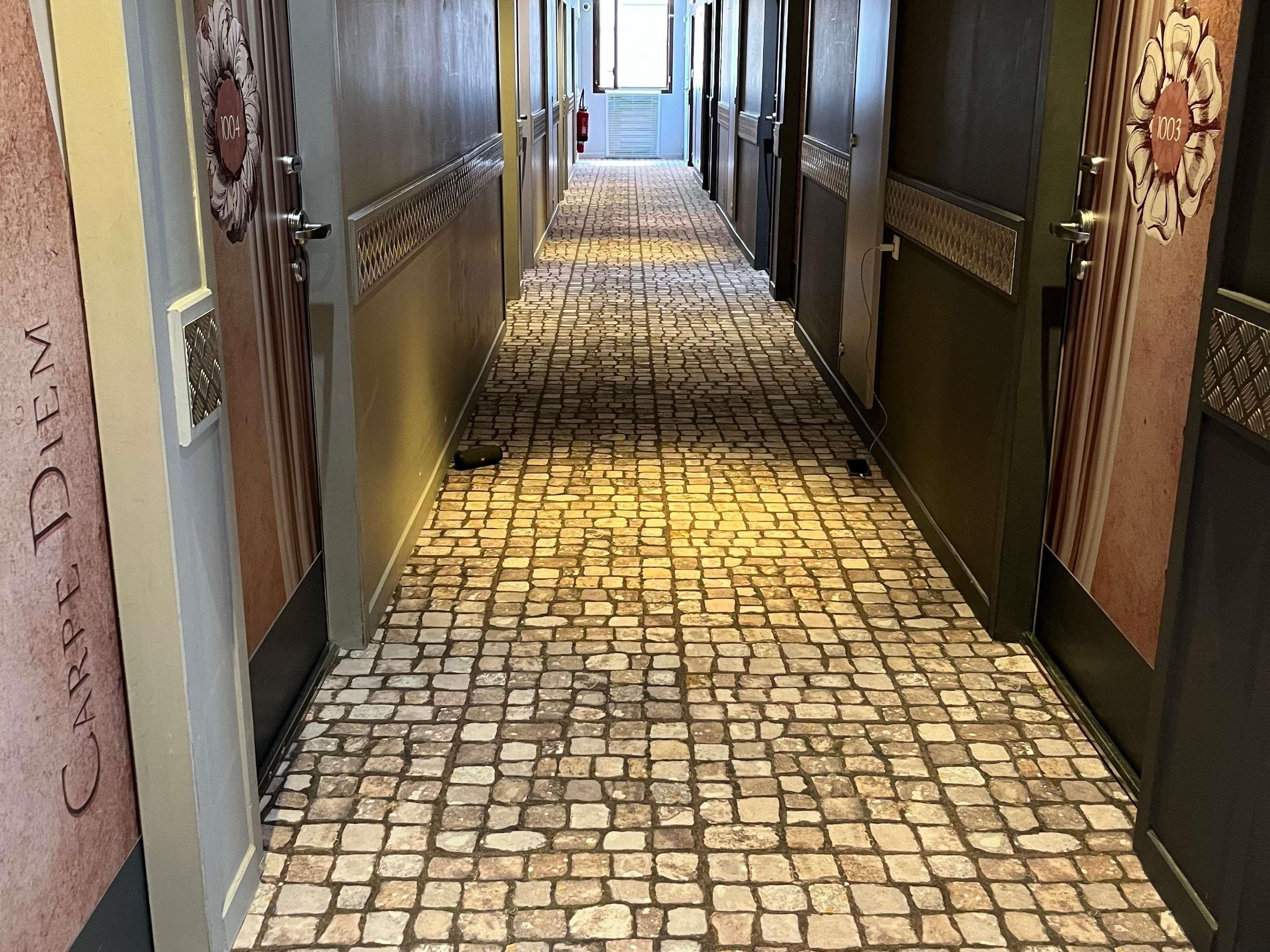 ibis Styles Nimes Gare Centre - Tap to explore photos