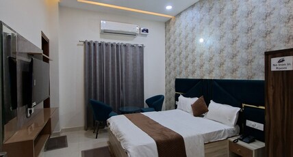 Hotel Crown Classic Villa Room Type - Deluxe Room