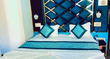 HOTEL DARUL TAWHEED Room Type - Deluxe Room