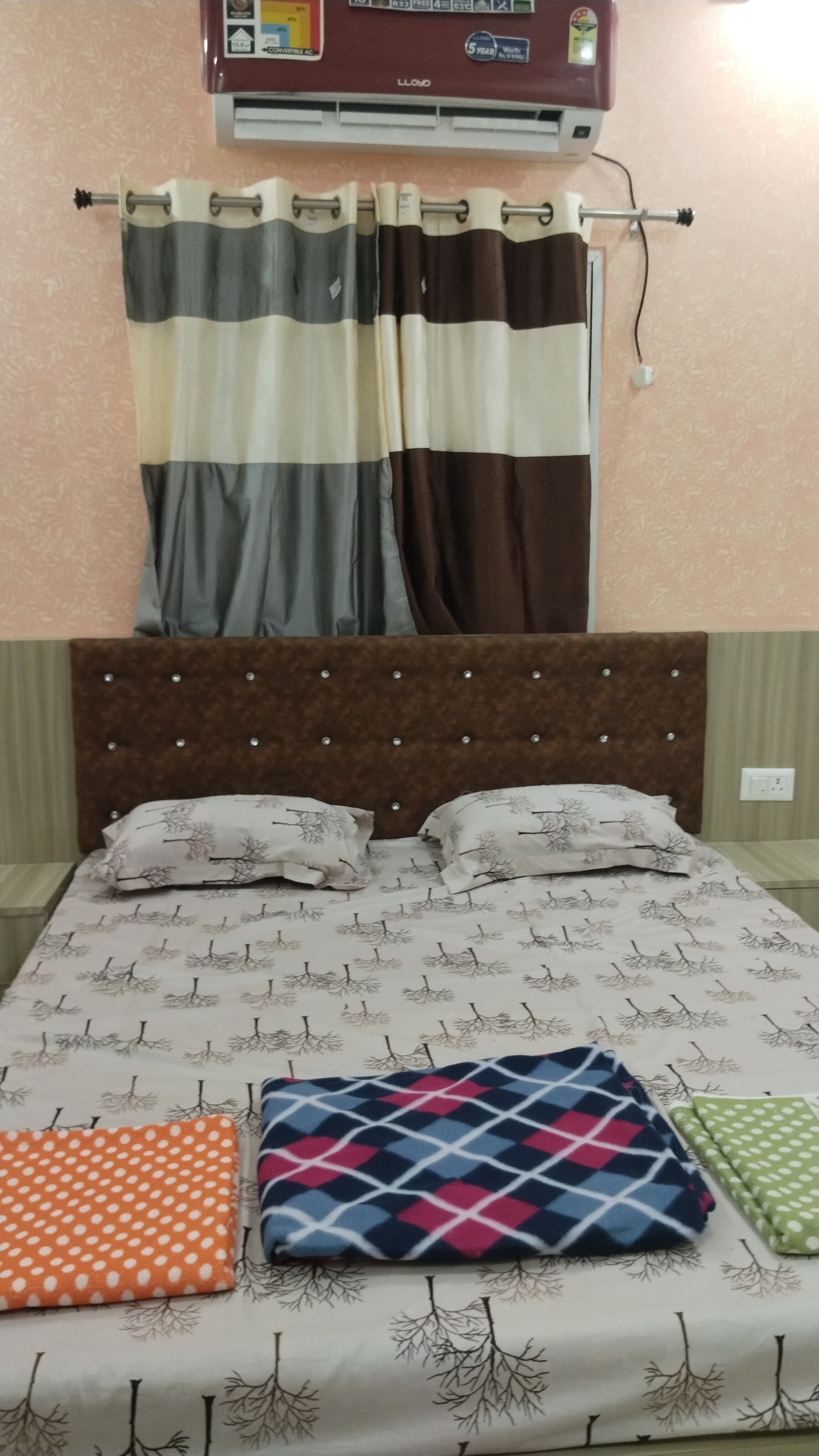 Shravan Hotel - Tap to explore photos